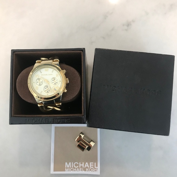 Michael Kors Women's Runway Gold-Tone Watch MK3131 - Picture 2 of 9